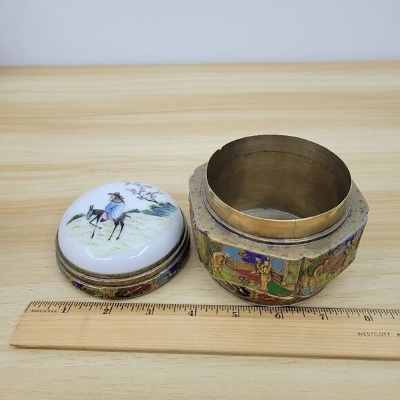 Vintage Chinese Brass Handpainted Snuff or Tea Cloisonne Figural Art Trinket Box - Picture 10 of 16